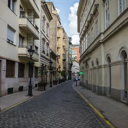 Premium Serviced Residences- Nyari Pal Utca